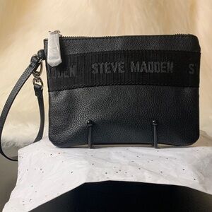 Steve Madden Black Textured Wristlet ( NWOT)